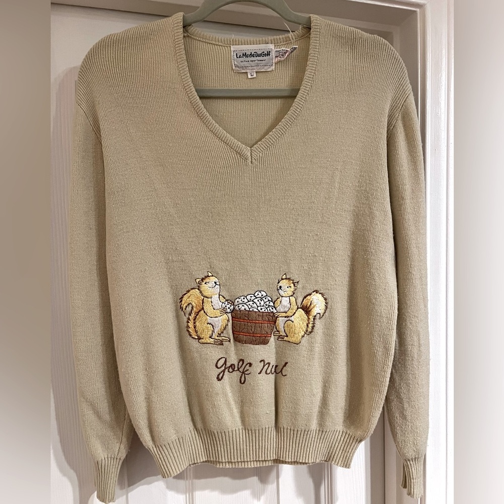 V I N T A G E  Women's Beige Sweater with Squirrel Embroidery